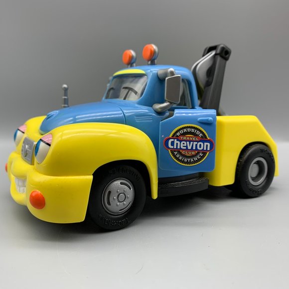 Chevron Cars Trevor Tow Truck No. 29 with Moving Eyes - Picture 1 of 10